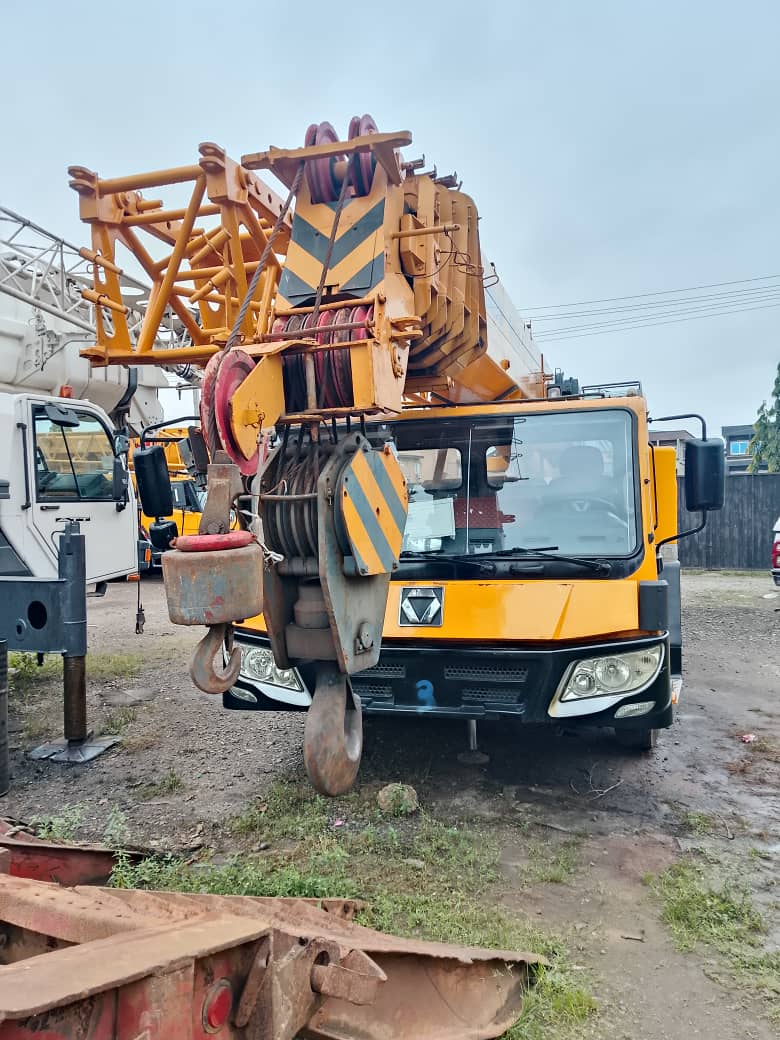 XCMG 50 TONS MOBILE CRANE