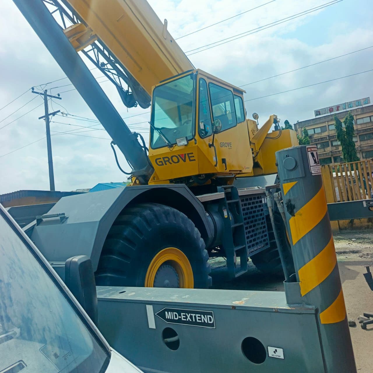 GROVE RT890E ROUGH TERRAIN CRANE